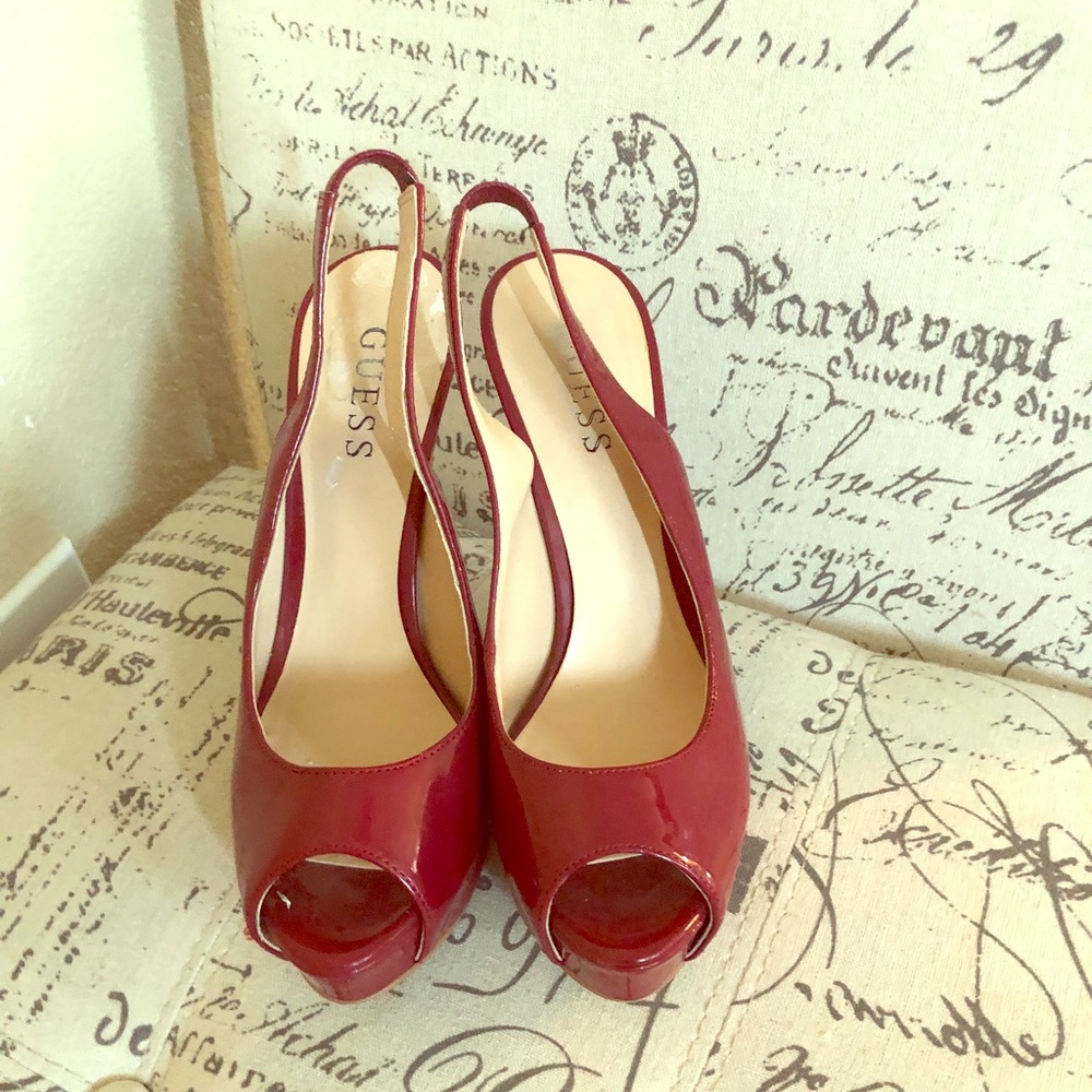 👠GUESS red patent leather stilettos